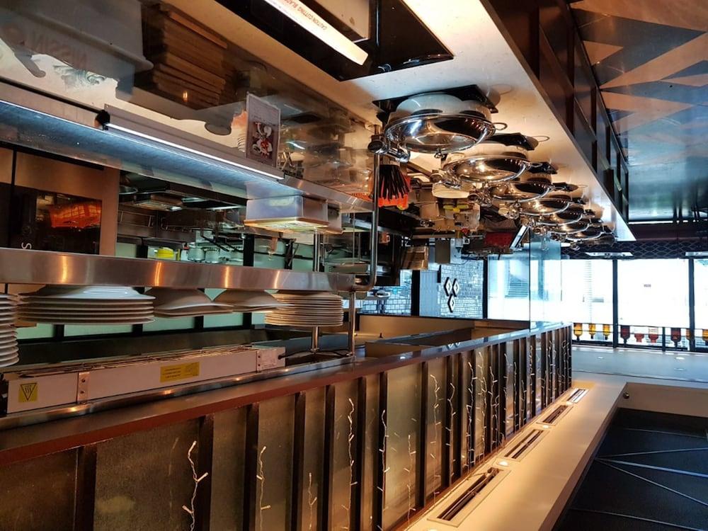 Micasa All Suites Hotel Kuala Lumpur Kültér fotó The bar at the 101 bar