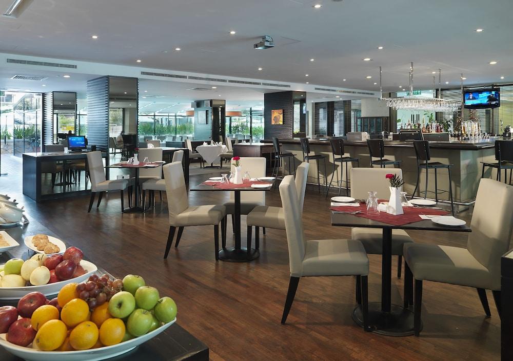 Micasa All Suites Hotel Kuala Lumpur Kültér fotó The lounge at KLIA