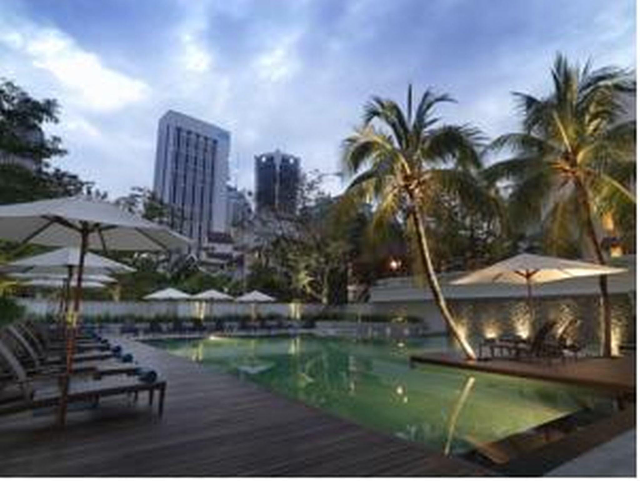 Micasa All Suites Hotel Kuala Lumpur Kültér fotó The swimming pool at the hotel