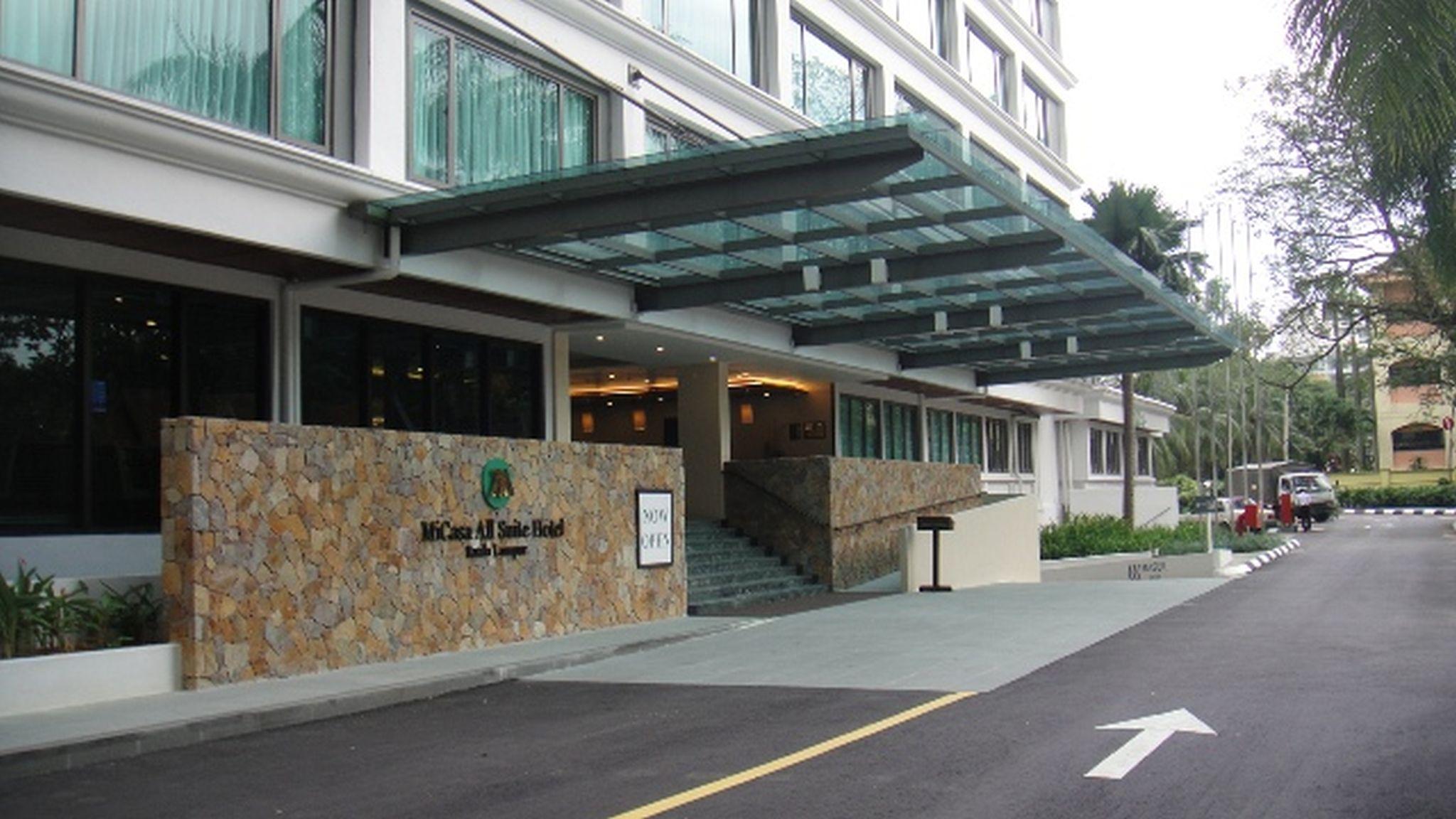 Micasa All Suites Hotel Kuala Lumpur Kültér fotó The entrance of the school.