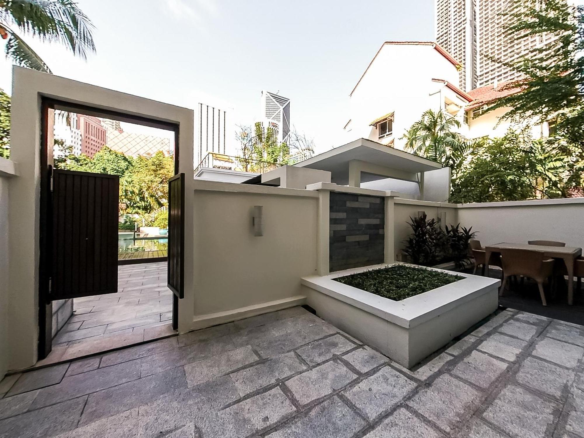 Micasa All Suites Hotel Kuala Lumpur Kültér fotó The courtyard of the house