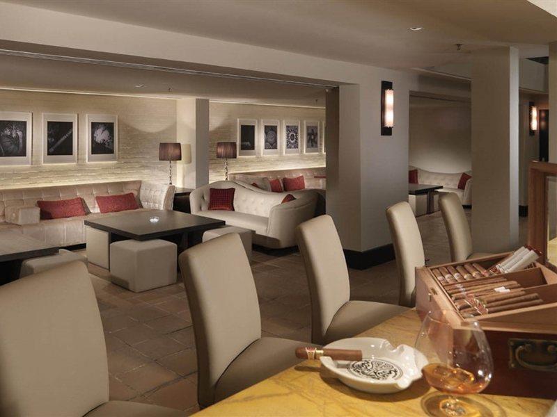 Micasa All Suites Hotel Kuala Lumpur Kültér fotó The interior of the lounge