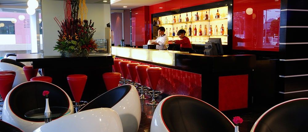 Micasa All Suites Hotel Kuala Lumpur Kültér fotó The bar at the 101 bar