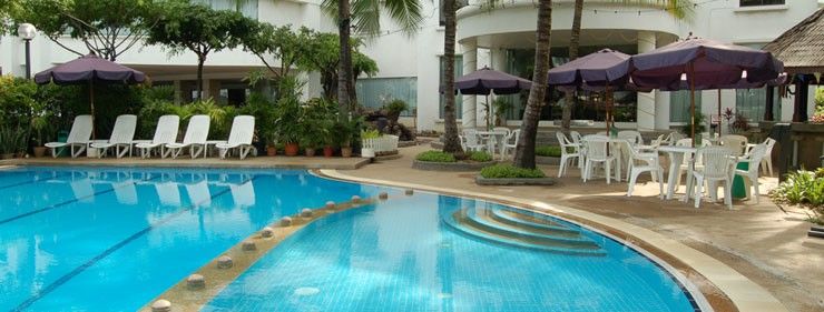 Micasa All Suites Hotel Kuala Lumpur Kültér fotó The pool at the hotel